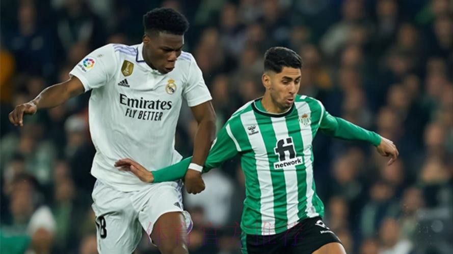 西甲-皇马0-0落后巴萨9分 本泽马任意球破门被吹 西甲-皇马0-0落后巴萨9分 本泽马任意球破门被吹